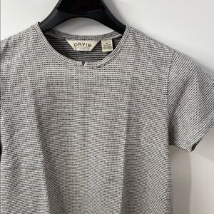 Orvis women’s medium Short-Sleeve Crewneck Shirt - Black & White linen blend